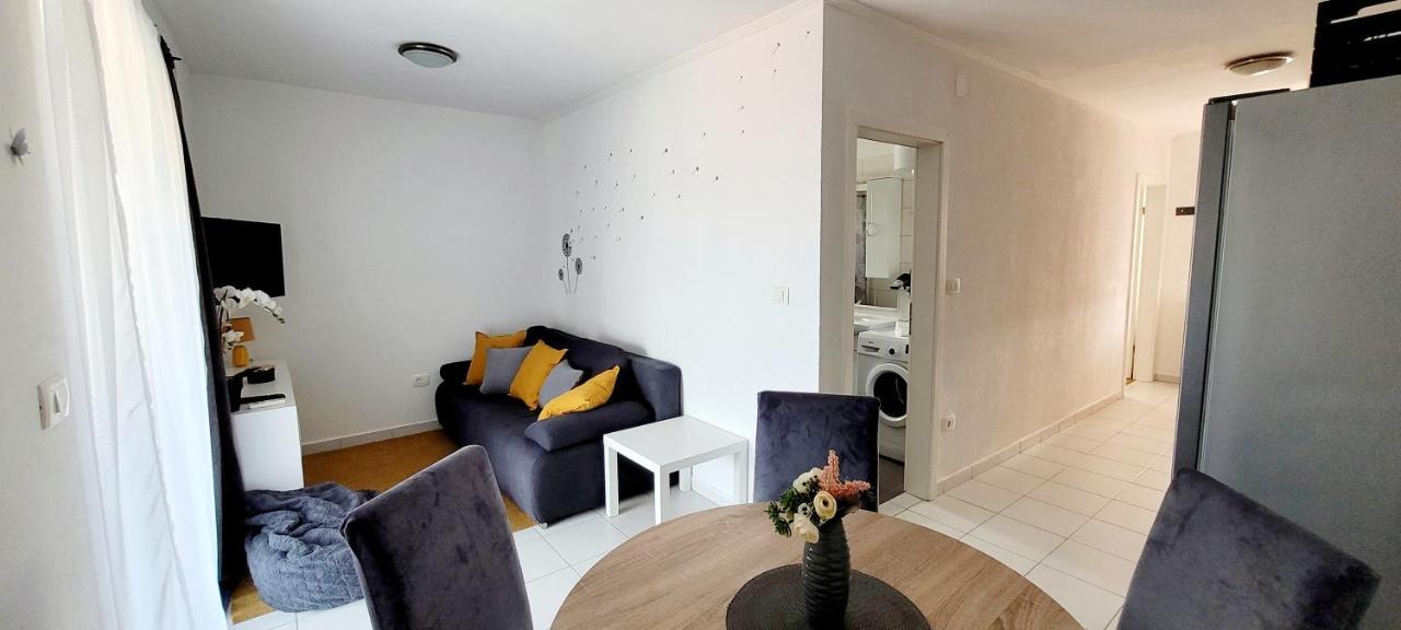 Apartman Rocky Petrovija Buitenkant foto
